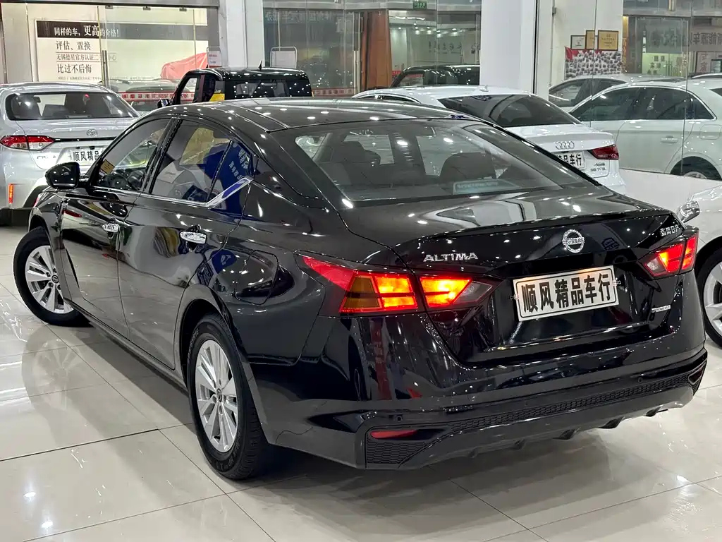 NISSAN TEANA 2019