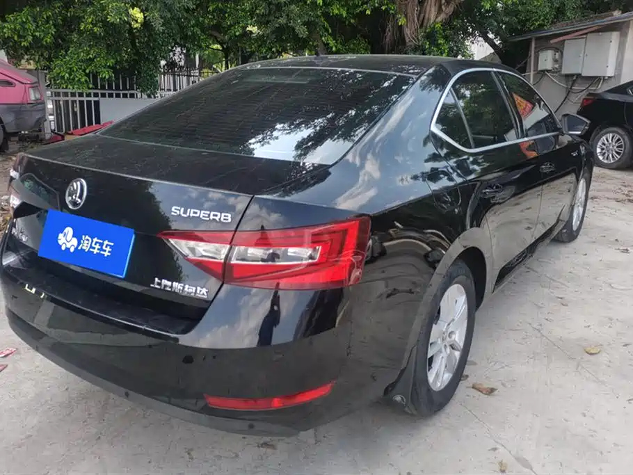 SKODA SUPERB 2016