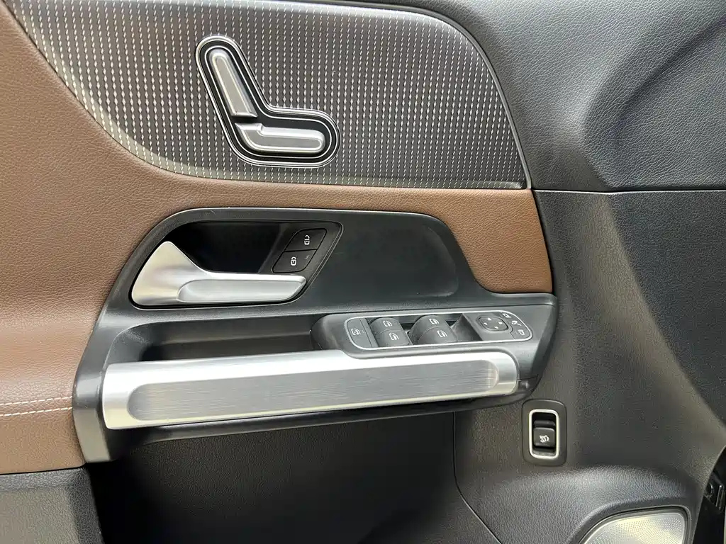 MERCEDES BENZ GLB 2023