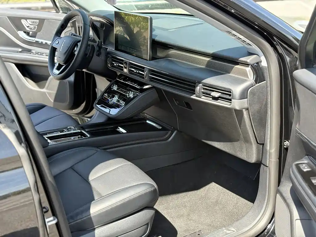 LINCOLN ADVENTURER 2022