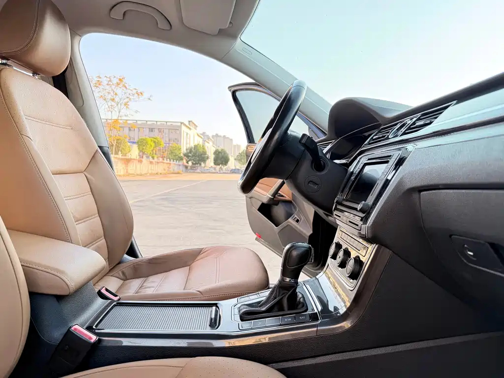 VOLKSWAGEN PASSAT 2016