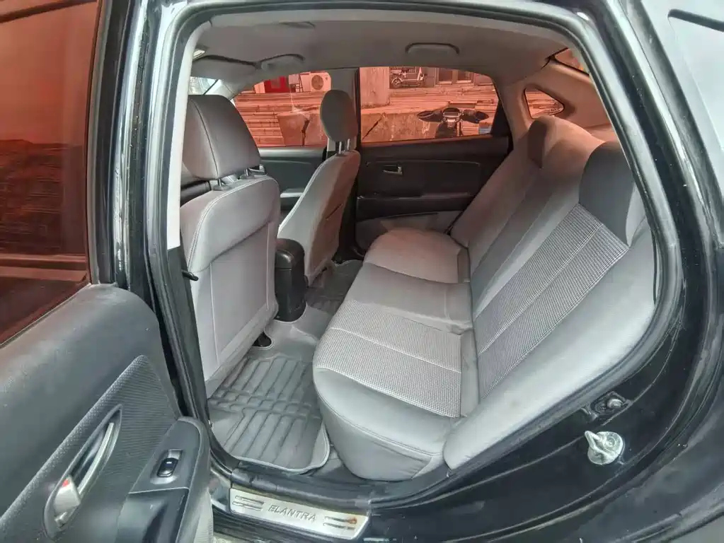 HYUNDAI CELESTA 2012