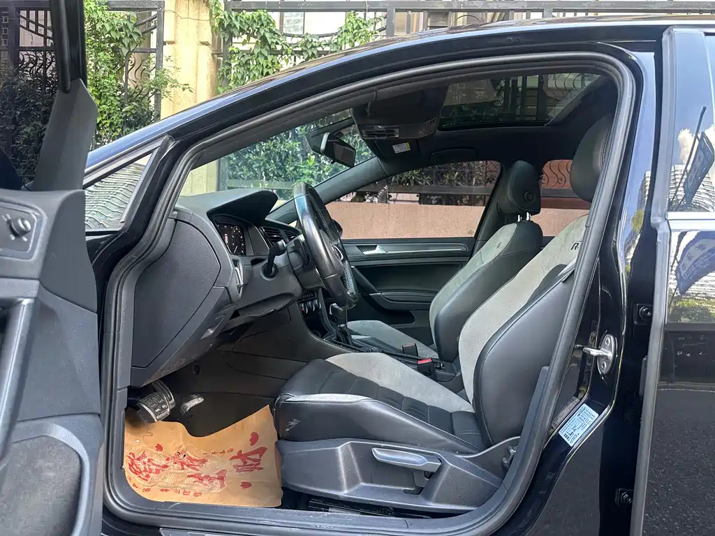 VOLKSWAGEN GOLF 2020