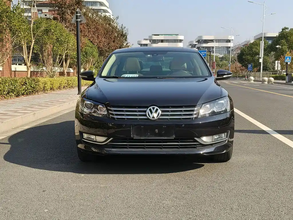VOLKSWAGEN PASSAT 2013