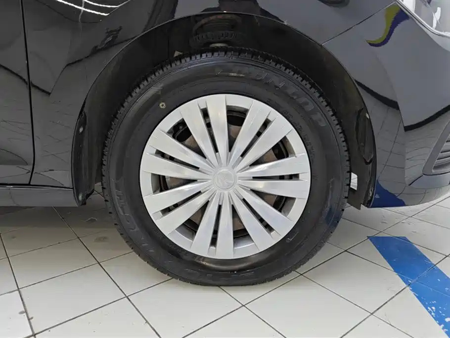 VOLKSWAGEN SANTANA 2017