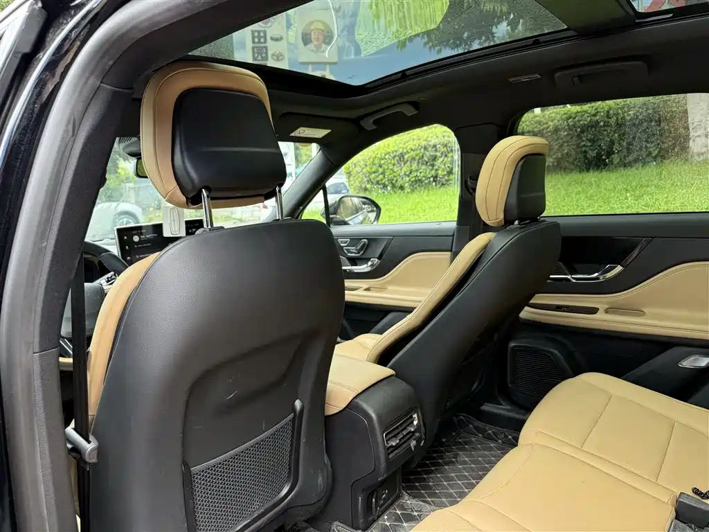 LINCOLN ADVENTURER 2020