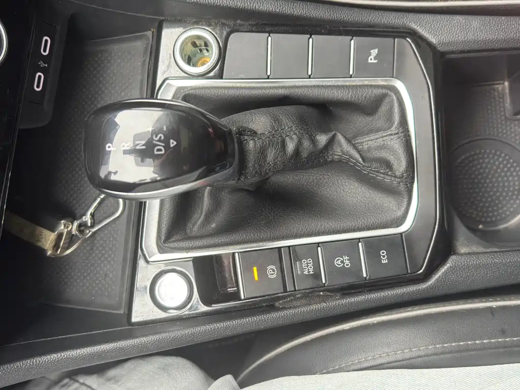 VOLKSWAGEN SAGITAR 2024