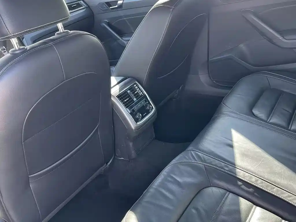 VOLKSWAGEN PASSAT 2016