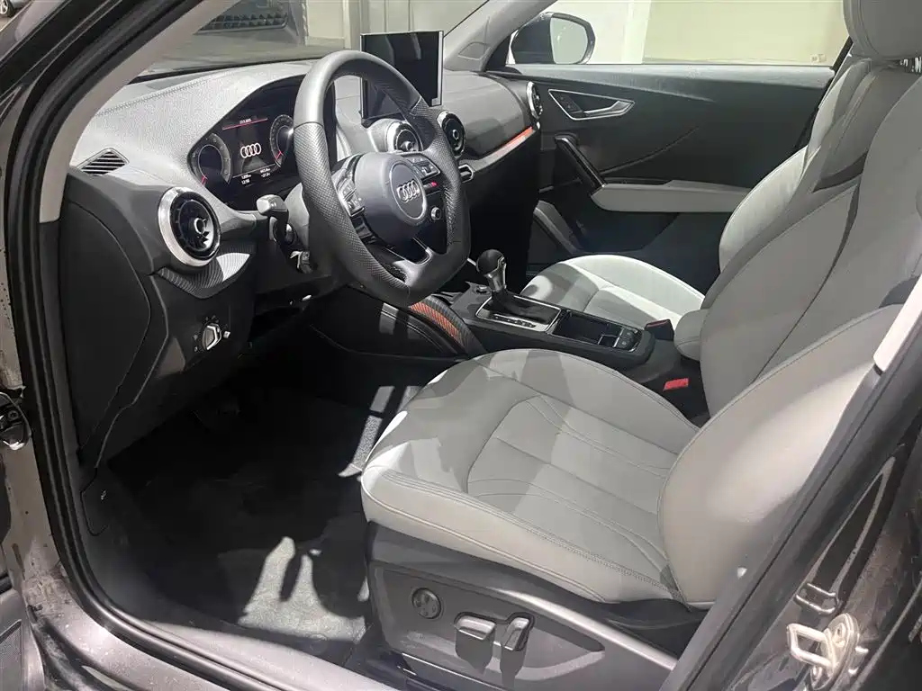 AUDI Q2L 2025