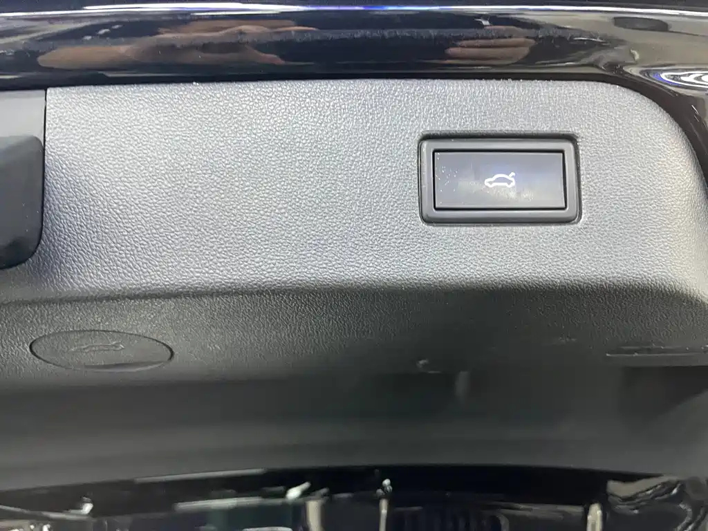 VOLKSWAGEN PASSAT 2023