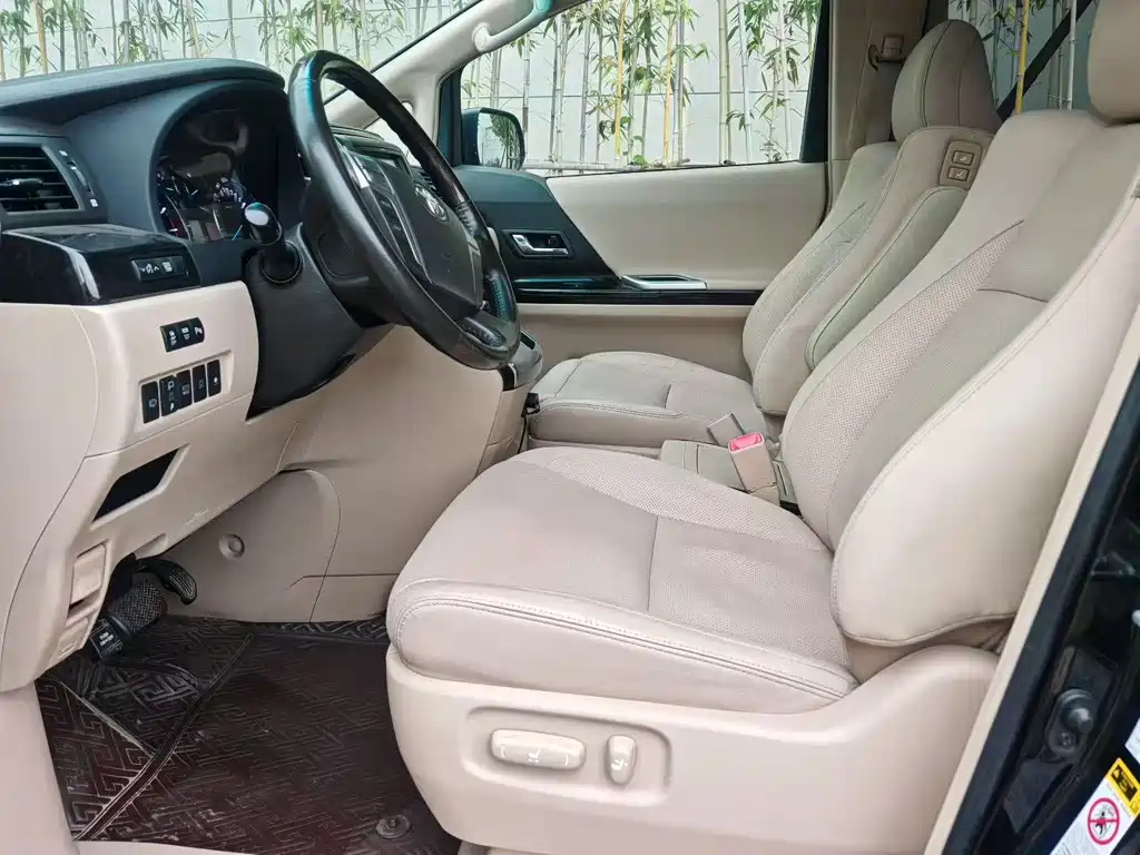 TOYOTA ALPHARD 2012