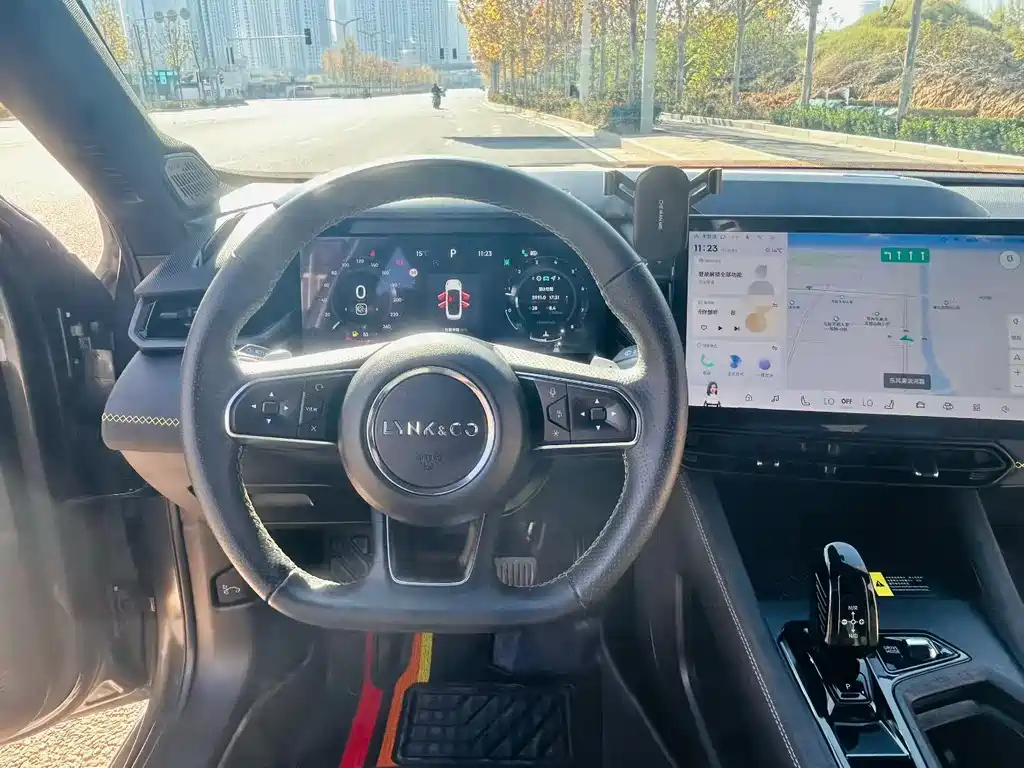 LYNK&CO 03 2023