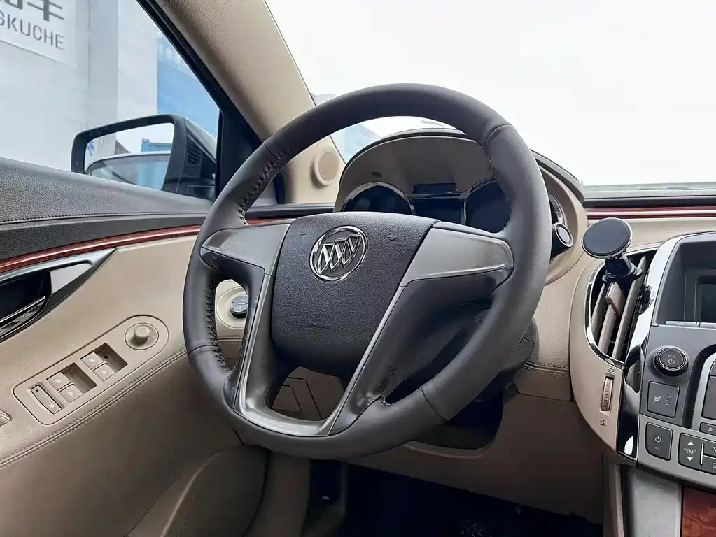 BUICK LACROSSE 2012