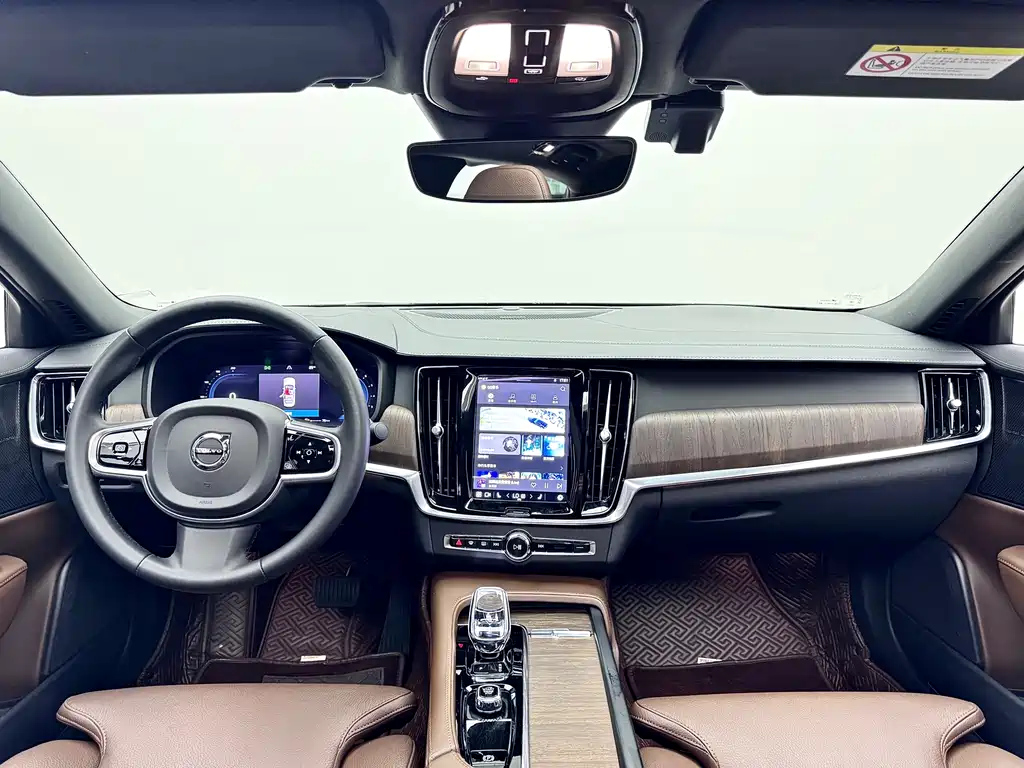 VOLVO S90 2023