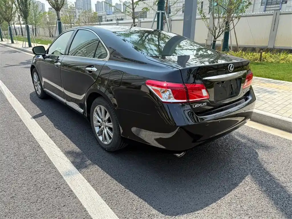 LEXUS ES 2010