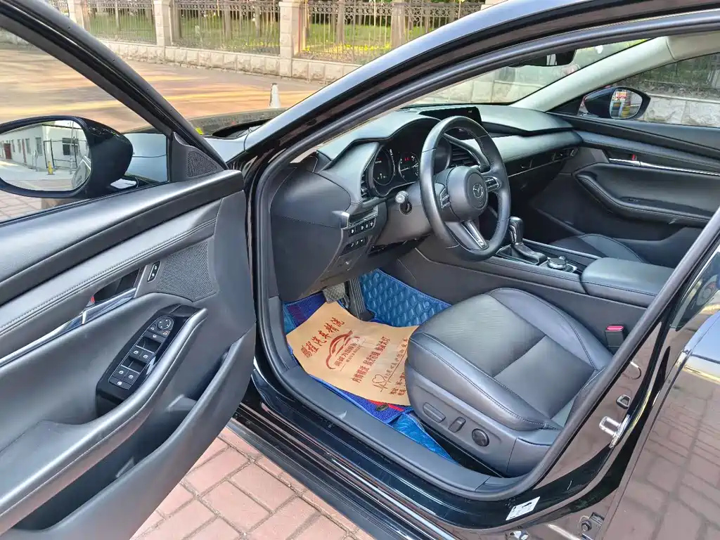 MAZDA 3 AXELA 2022