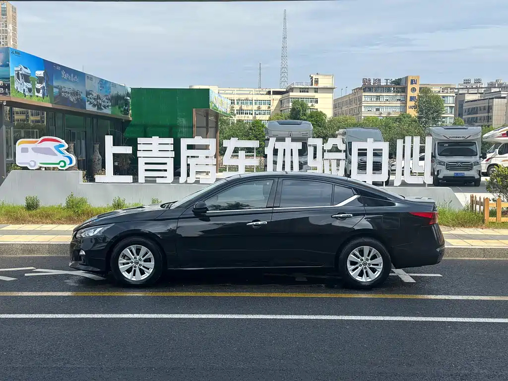 NISSAN TEANA 2019
