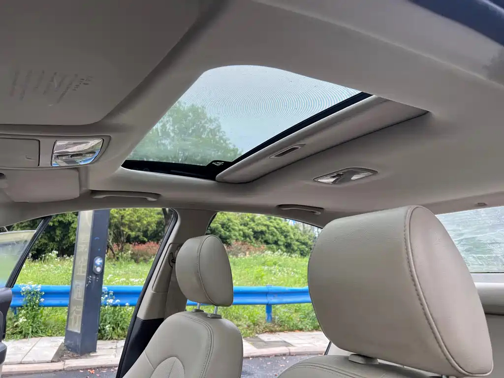 HYUNDAI CELESTA 2012