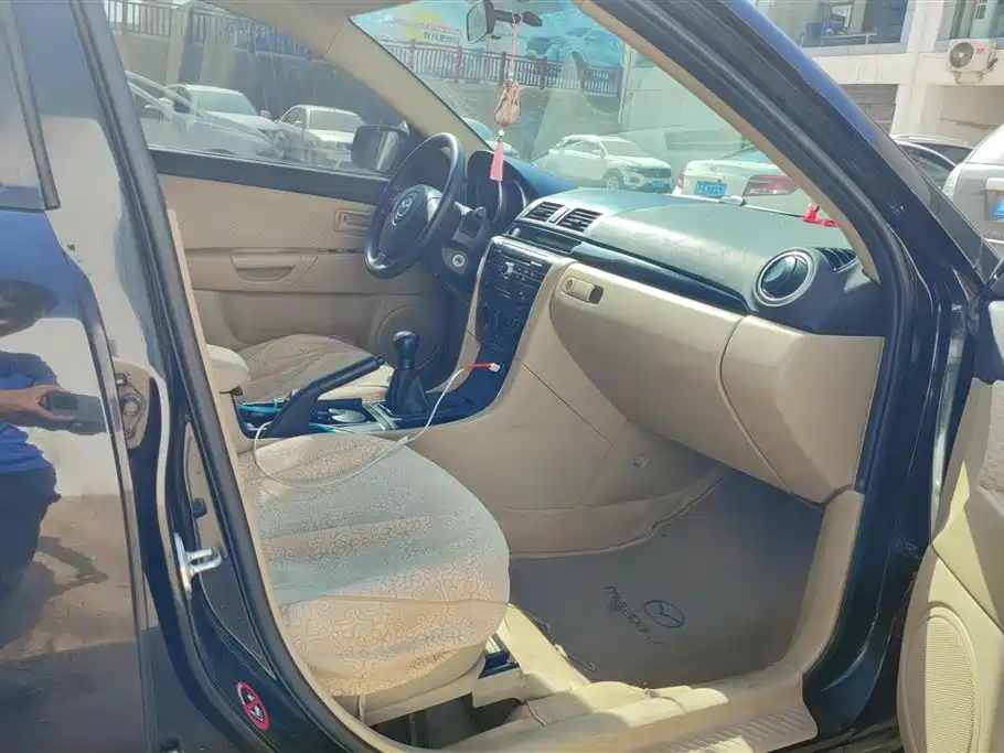 MAZDA 3 2010