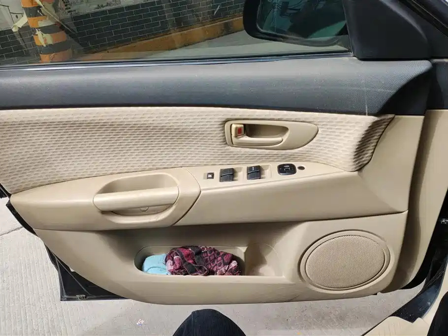 MAZDA 3 2010