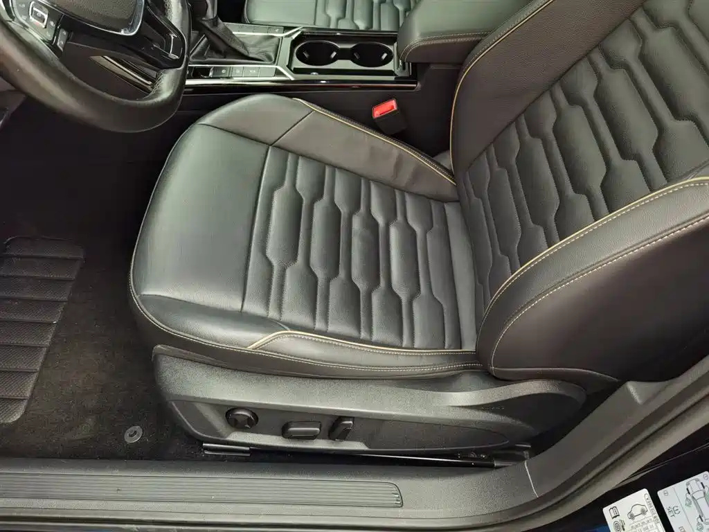 VOLKSWAGEN PASSAT 2020
