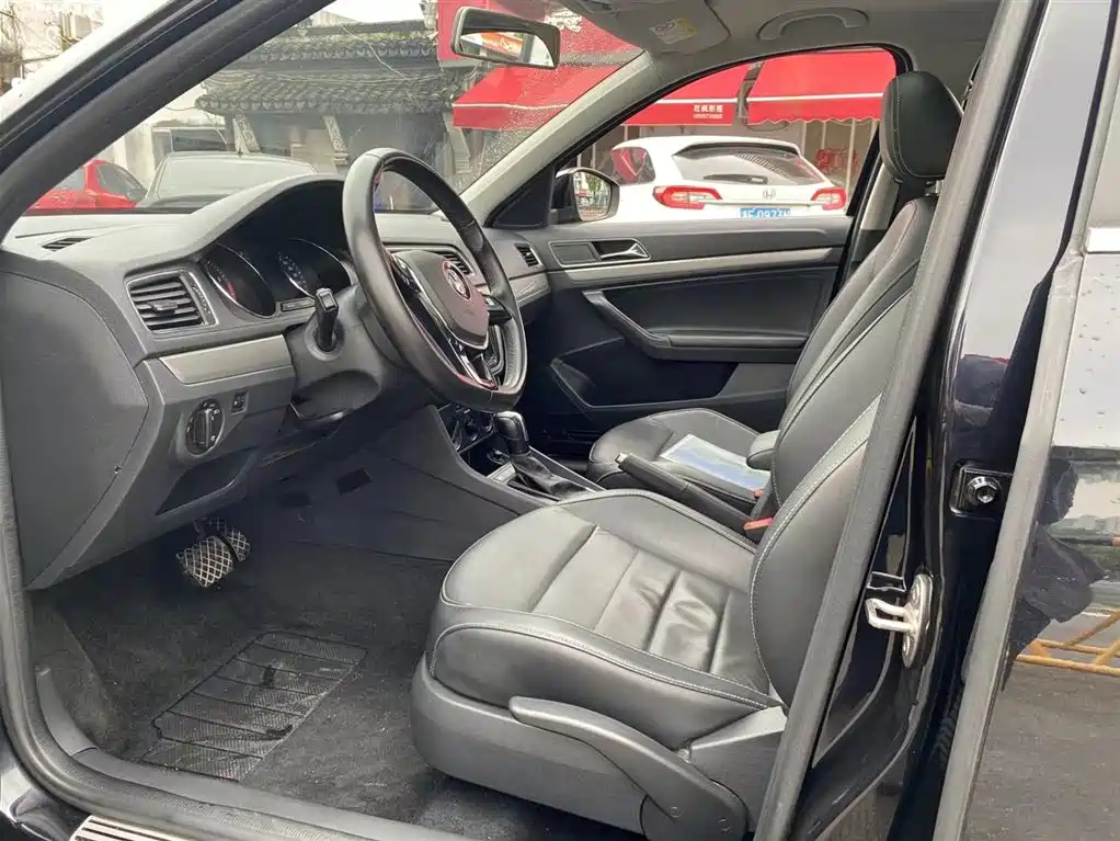 VOLKSWAGEN LAVIDA 2018