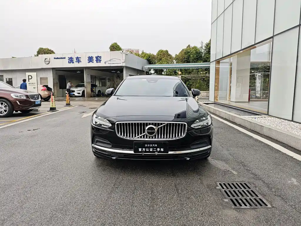VOLVO S90 2023