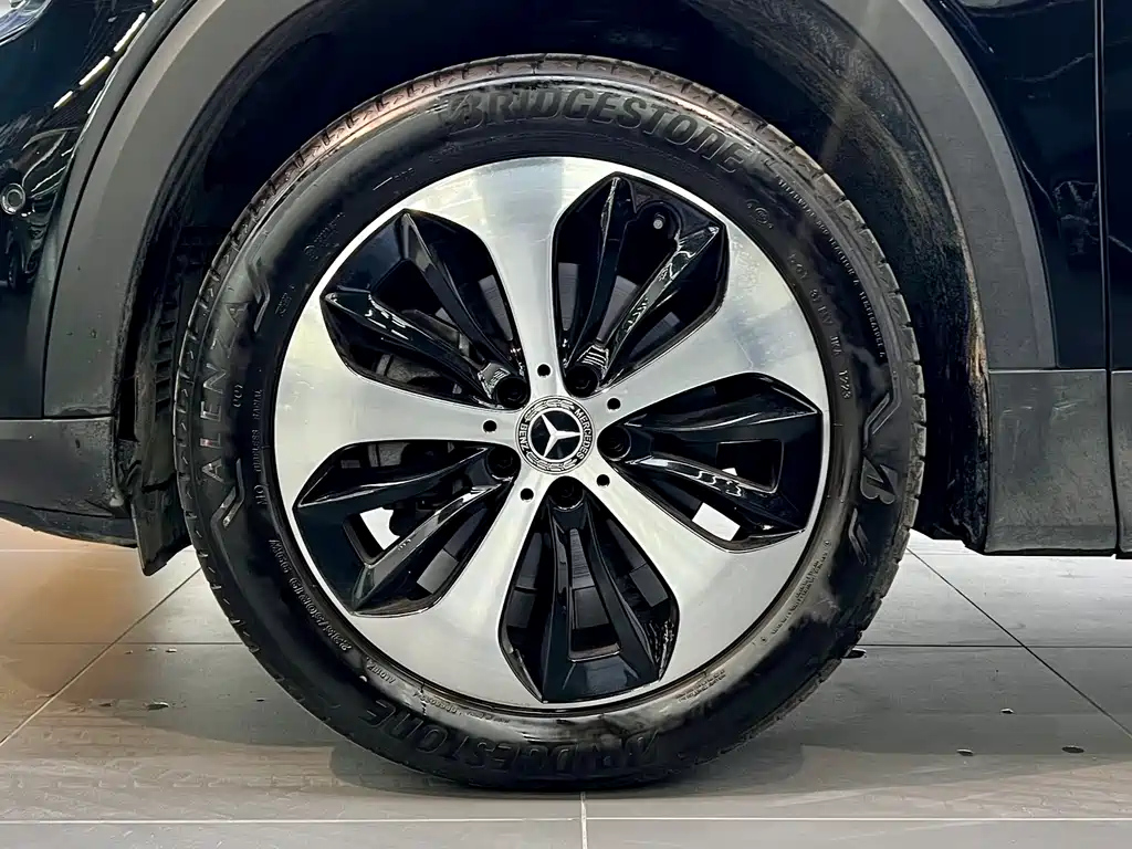 MERCEDES BENZ GLB 2023