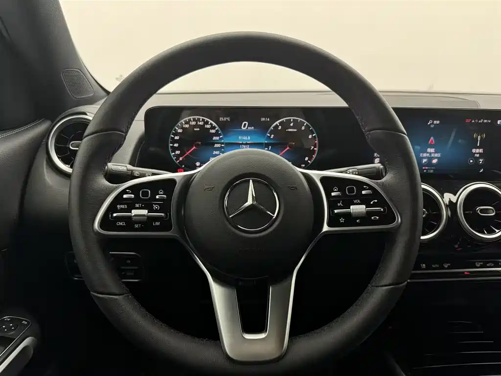 MERCEDES BENZ GLB 2023