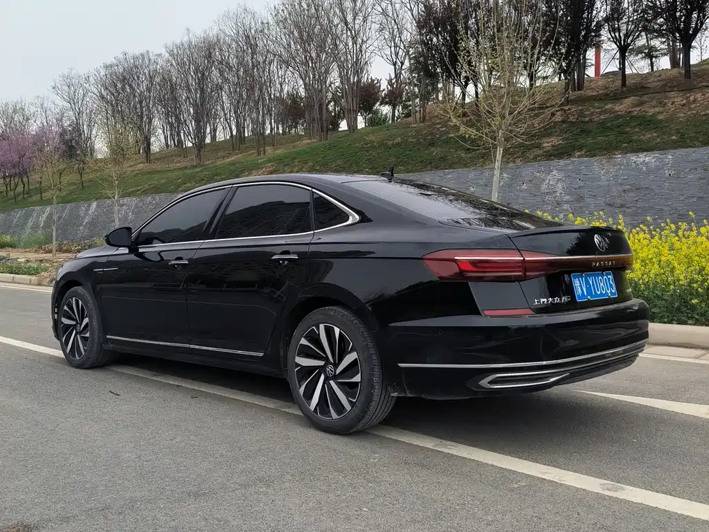 VOLKSWAGEN PASSAT 2022