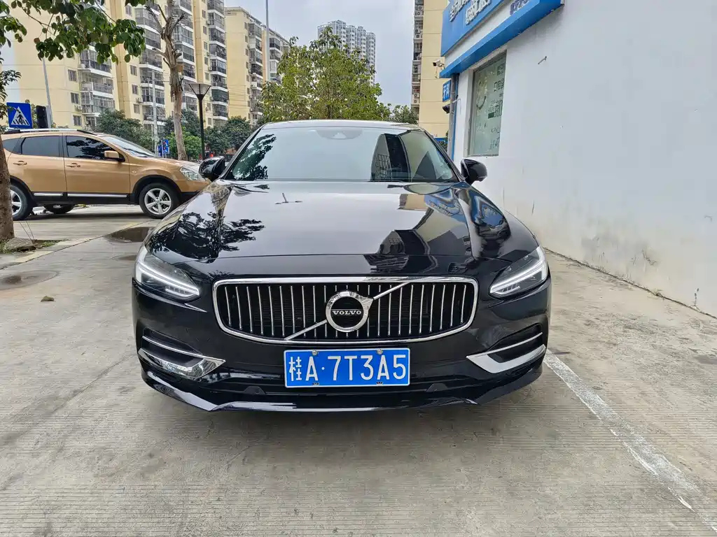 VOLVO S90 2019