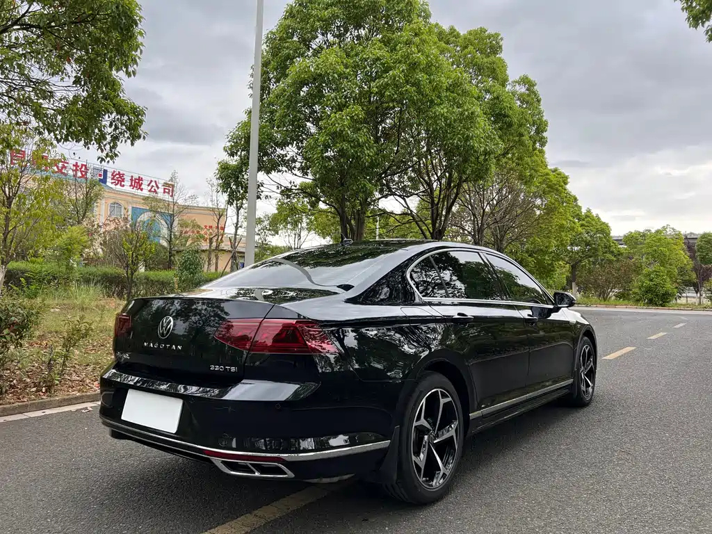 VOLKSWAGEN MAGOTAN 2023