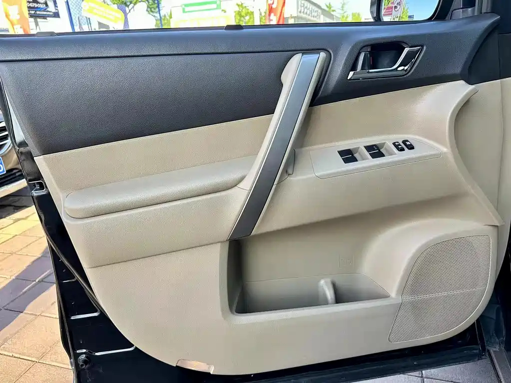 TOYOTA HIGHLANDER 2014