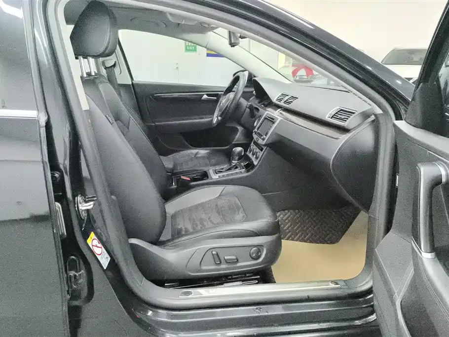 VOLKSWAGEN MAGOTAN 2015