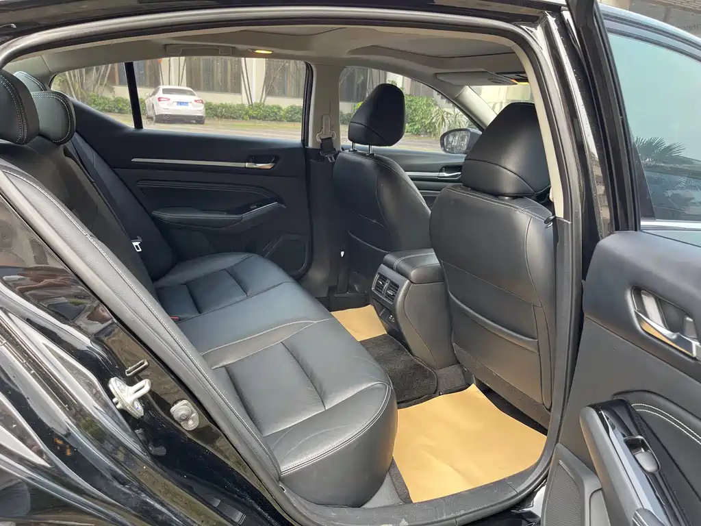 NISSAN TEANA 2022