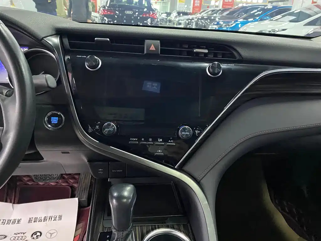 TOYOTA CAMRY 2020