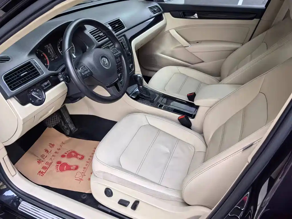 VOLKSWAGEN PASSAT 2015