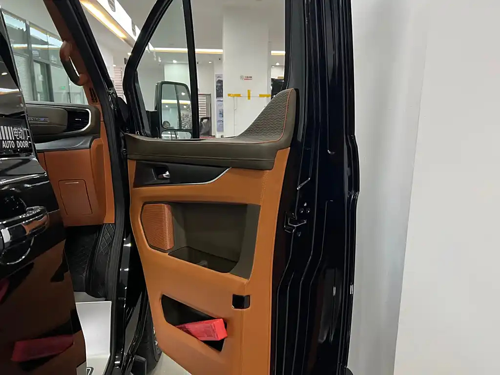 FORD TOUREO 2024