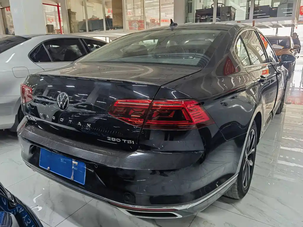 VOLKSWAGEN MAGOTAN 2021