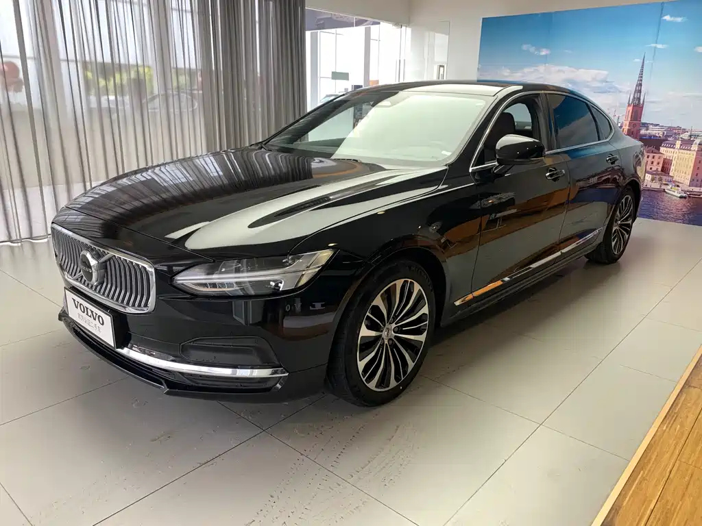 VOLVO S90 2023