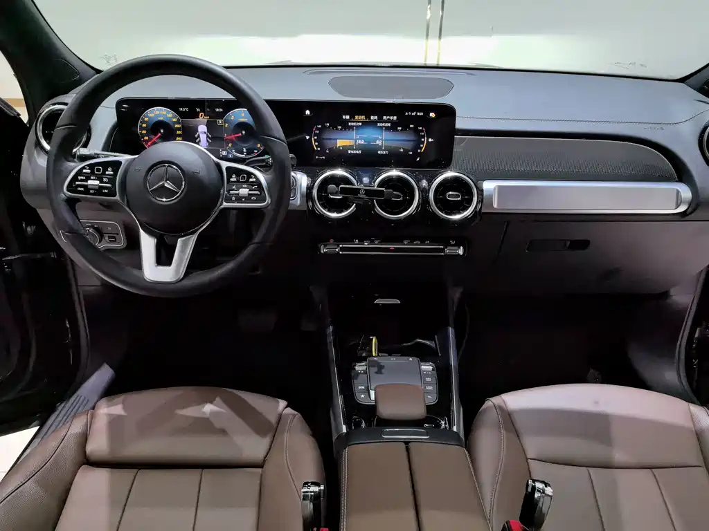 MERCEDES BENZ GLB 2023