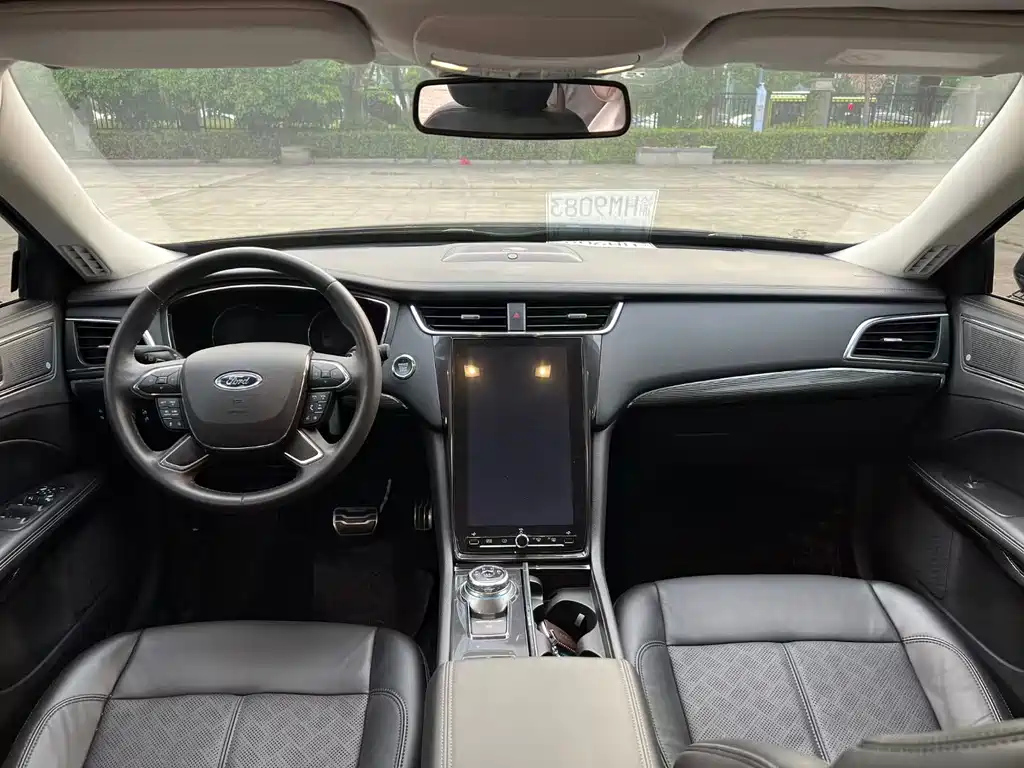 FORD TAURUS 2019