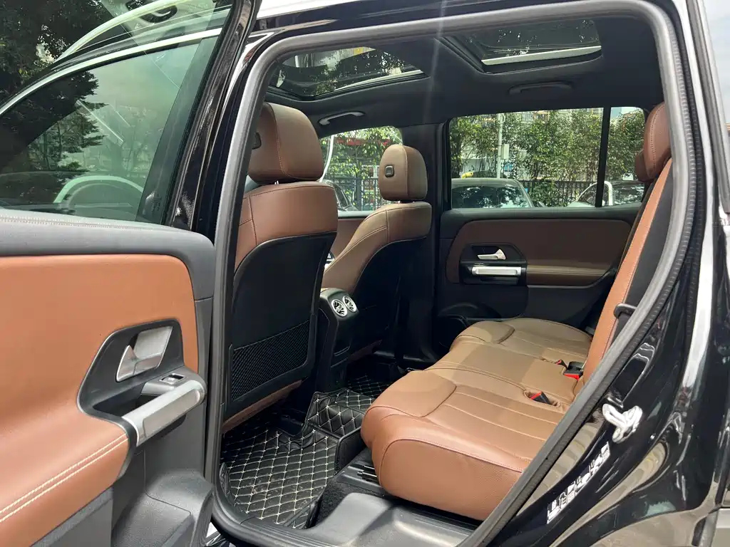 MERCEDES BENZ GLB 2023