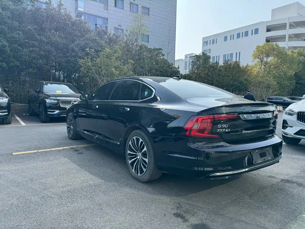 VOLVO S90 2022
