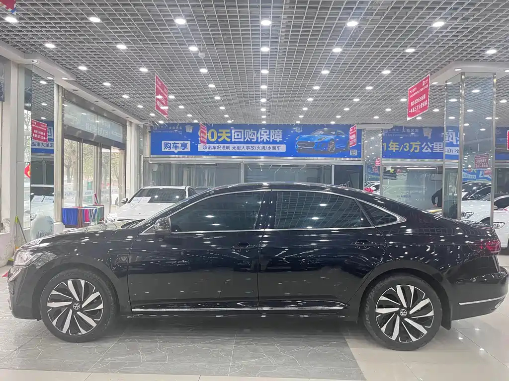 VOLKSWAGEN PASSAT 2023