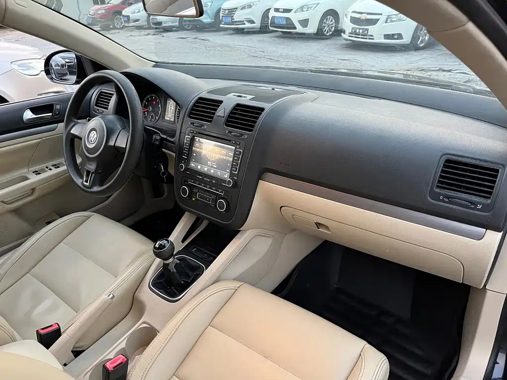VOLKSWAGEN SAGITAR 2011