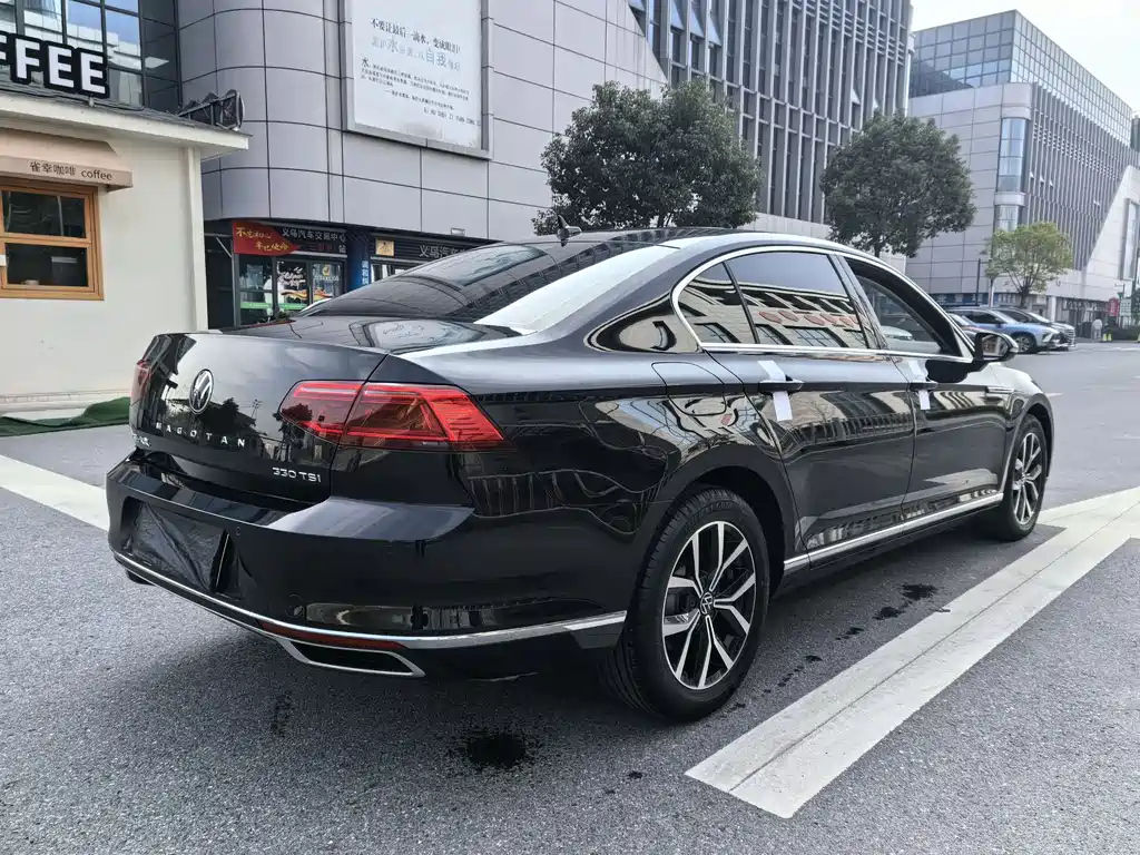 VOLKSWAGEN MAGOTAN 2021