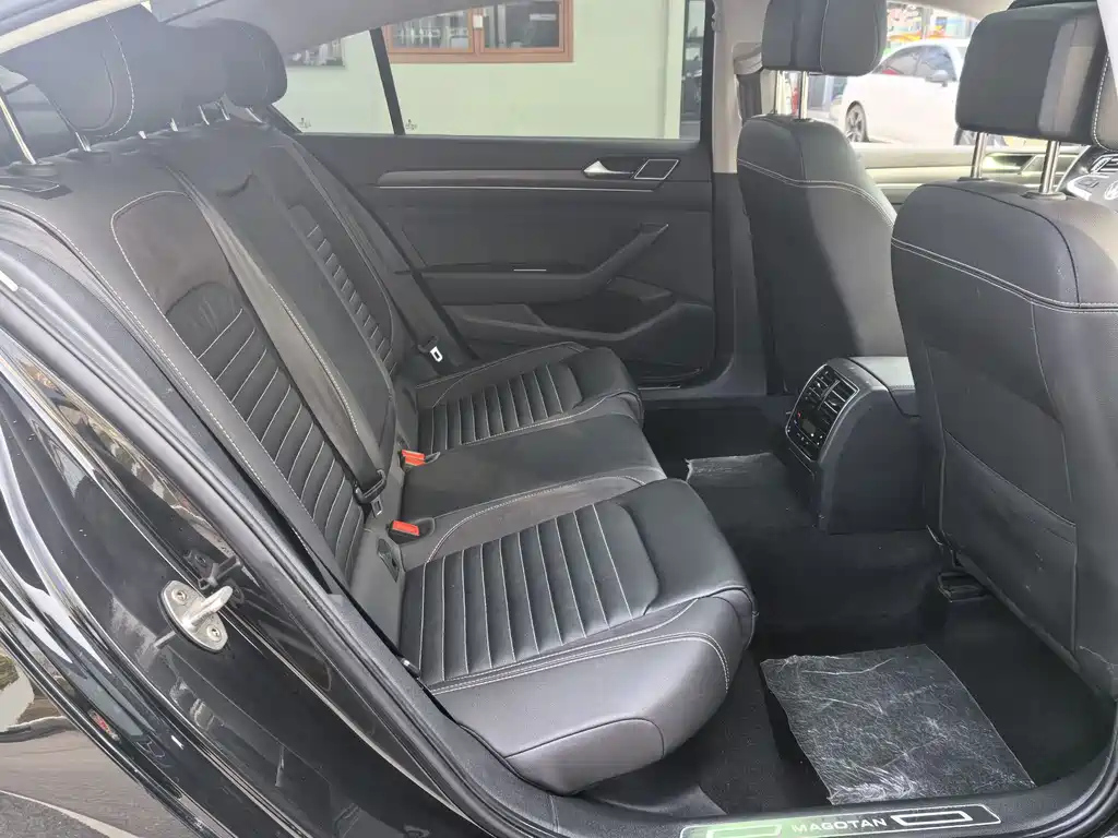 VOLKSWAGEN MAGOTAN 2021