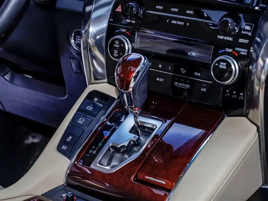 TOYOTA ALPHARD 2015
