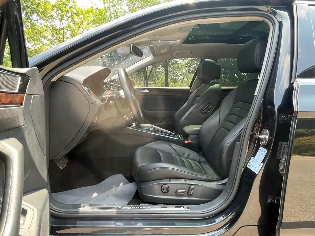 VOLKSWAGEN MAGOTAN 2018